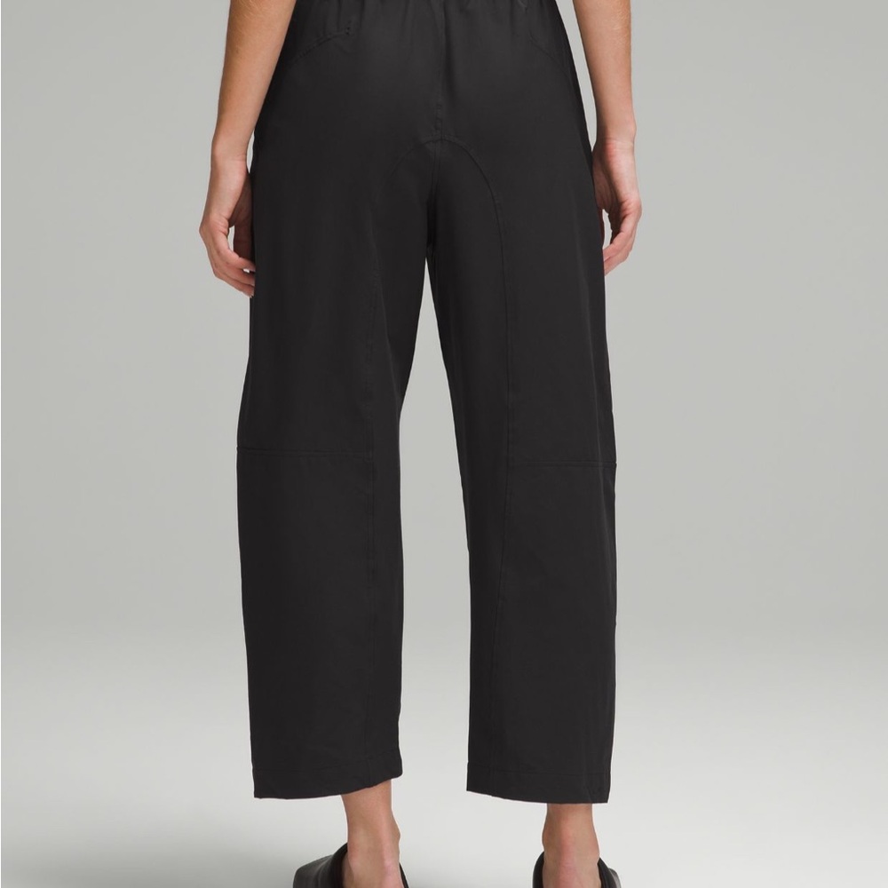 Lululemon Lightweight Mid Rise Barrel Leg Cropped Pant - Picture 3 of 7